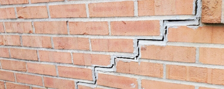 diagonally cracked wall before repair